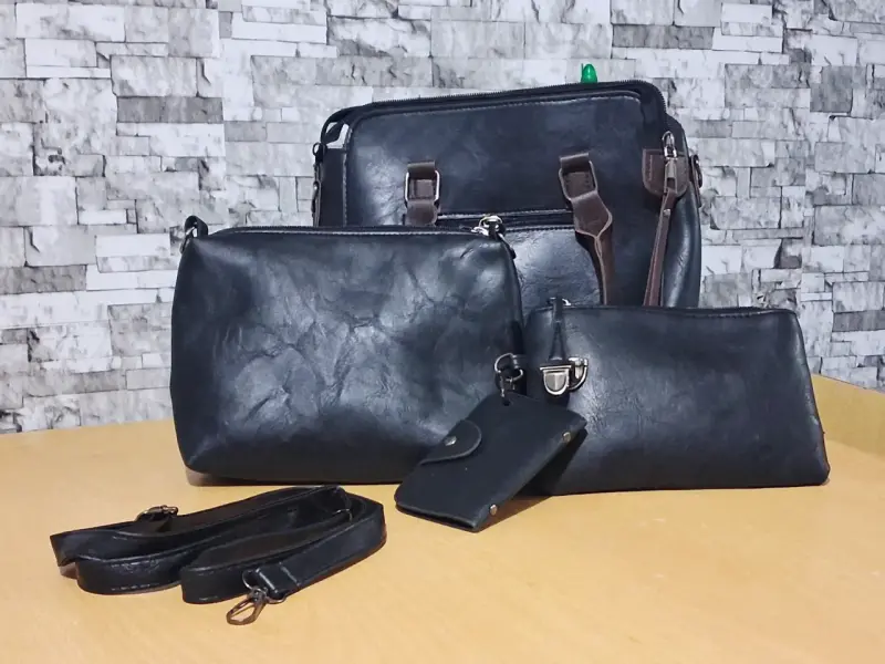 Set de bolsos de cuero negro