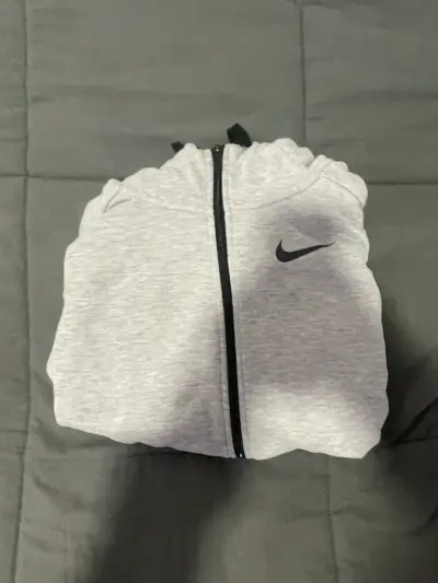 Polerón gris con capucha Nike - miniatura 1