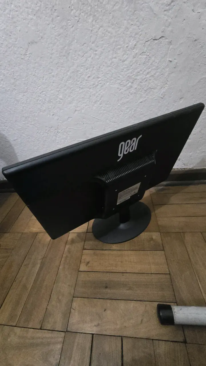 Monitor Gear 24 pulgadas - 2