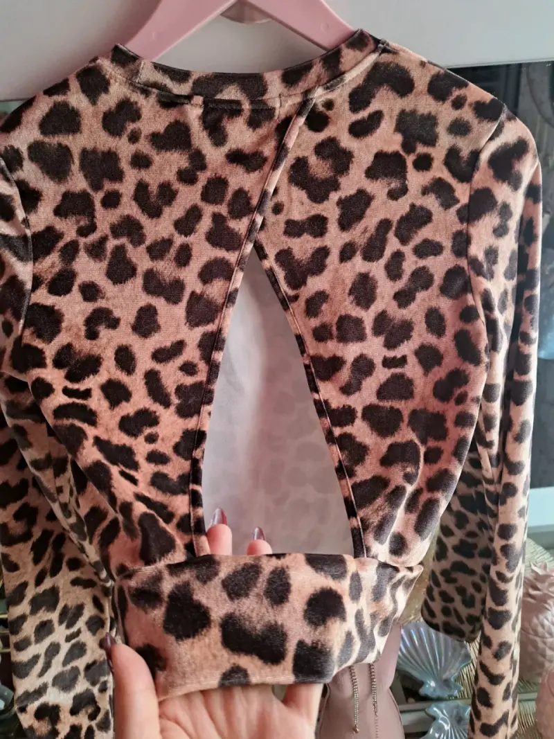 Polera leopardo Bershka talla M. - 4
