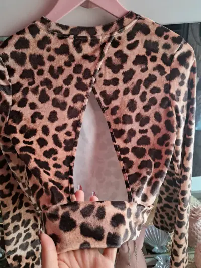 Polera leopardo Bershka talla M. - miniatura 4