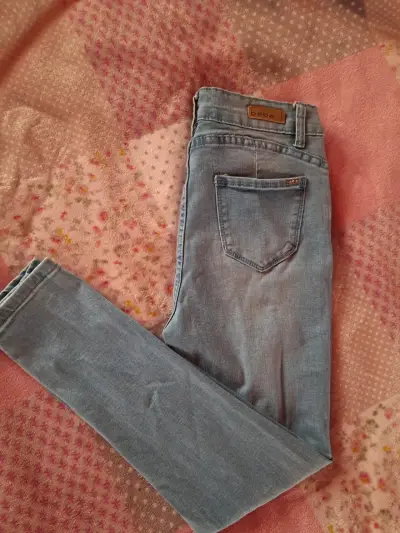Jeans marca bebe celeste para mujer skiny - miniatura 2