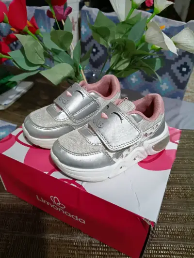 Zapatillas plateadas para niña - miniatura 1