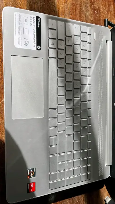 Laptop HP Ryzen 3 usada - miniatura 4