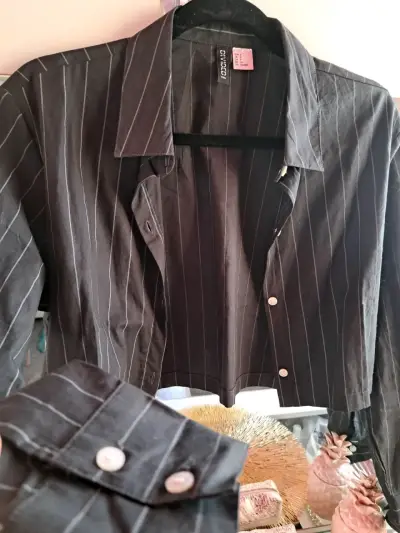 Camisa rayada corta negra crop talla M - miniatura 4