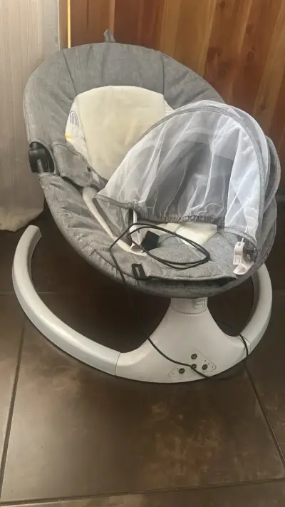 Silla mecedora para bebé gris - miniatura 1
