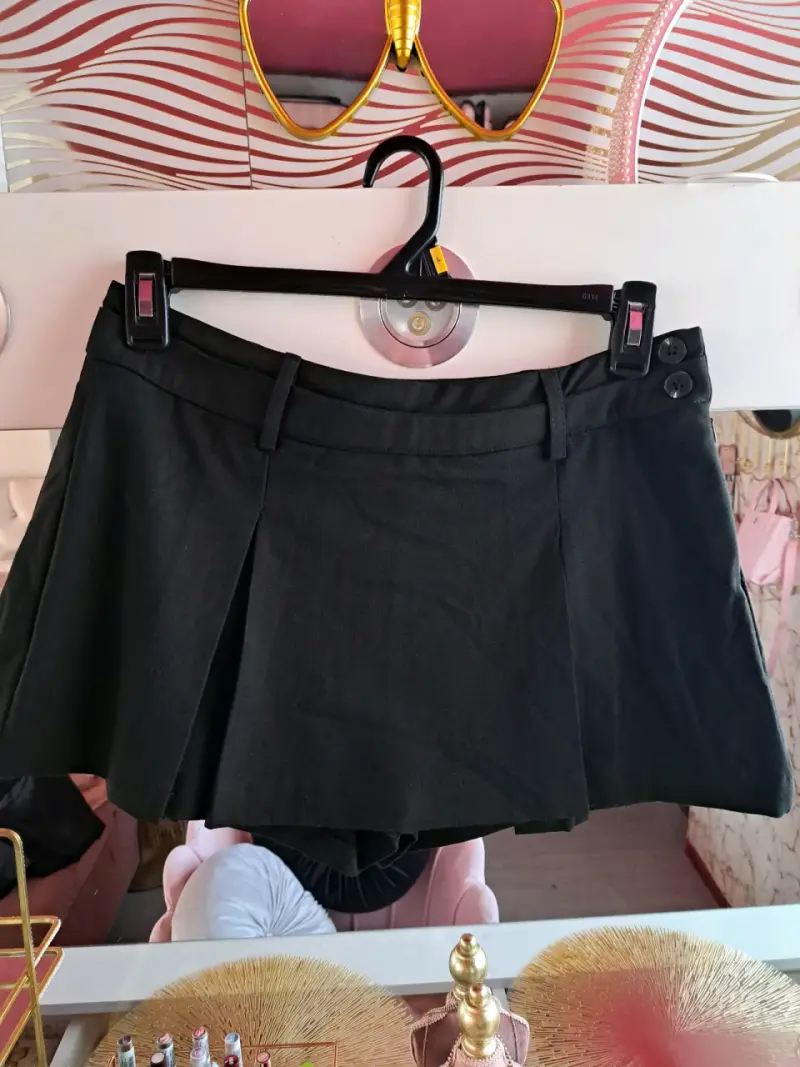 Falda short corta negra con pliegues talla M - 4