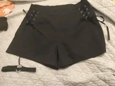 Shorts negros con cordones - miniatura 1