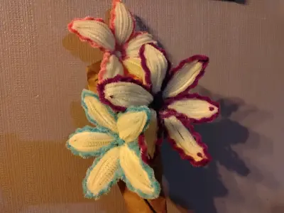 Flores decorativas de limpiapipas - miniatura 2