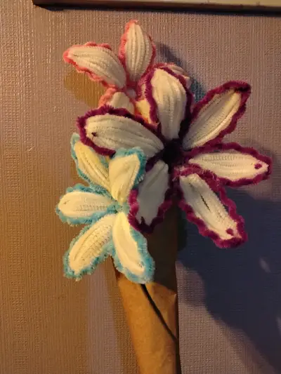 Flores decorativas de limpiapipas - miniatura 4