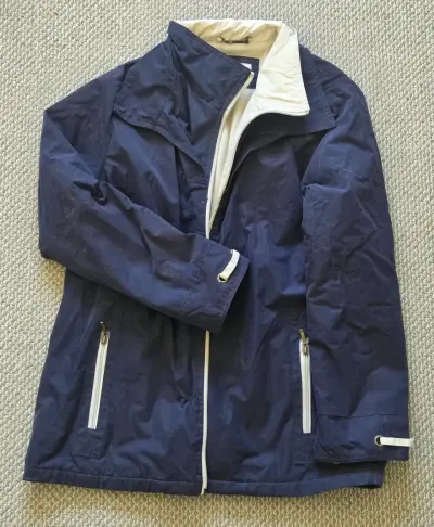 Chaqueta azul impermeable - miniatura 1