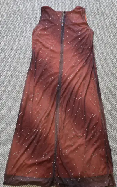 Vestido de fiesta sin mangas marrón - miniatura 2