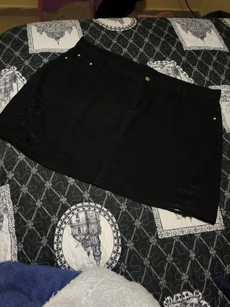Falda negra denim