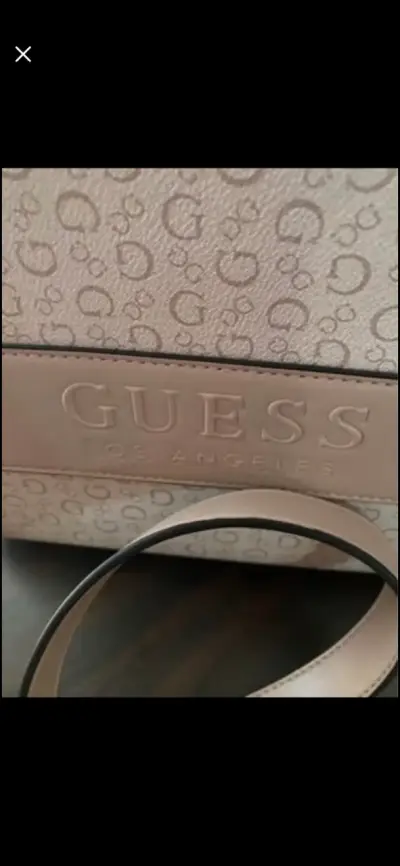 Bolso beige Guess rosada - miniatura 2