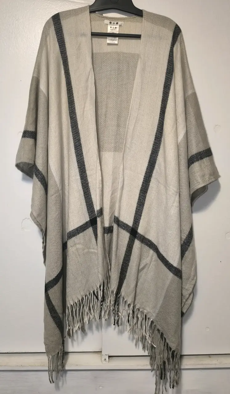 Poncho/ruana beige con flecos - 2