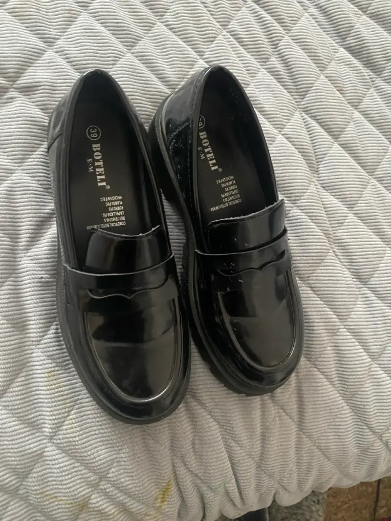 Zapatos negros de charol talla 39