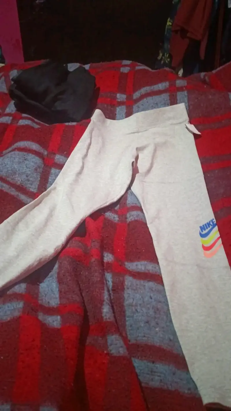 Pantalones deportivos grises Nike - 1