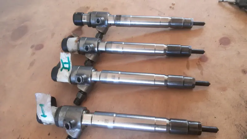 Inyectores para motor diésel BT 50 2.5 año 2013