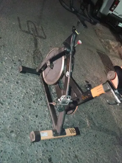 Bicicleta de spinning negra - miniatura 4
