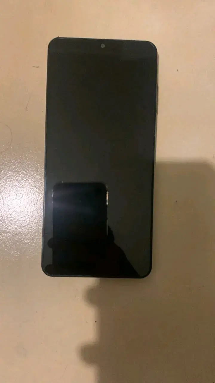 Celular pantalla grande A06 - 1