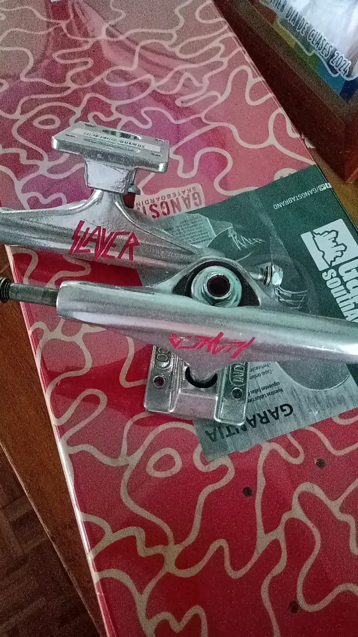Trucks de skate metalizados
