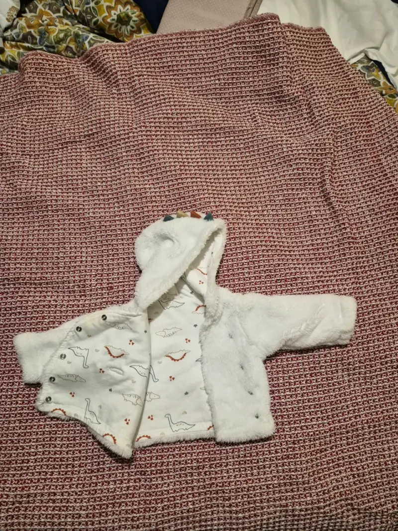 Abrigo blanco de bebé - 2
