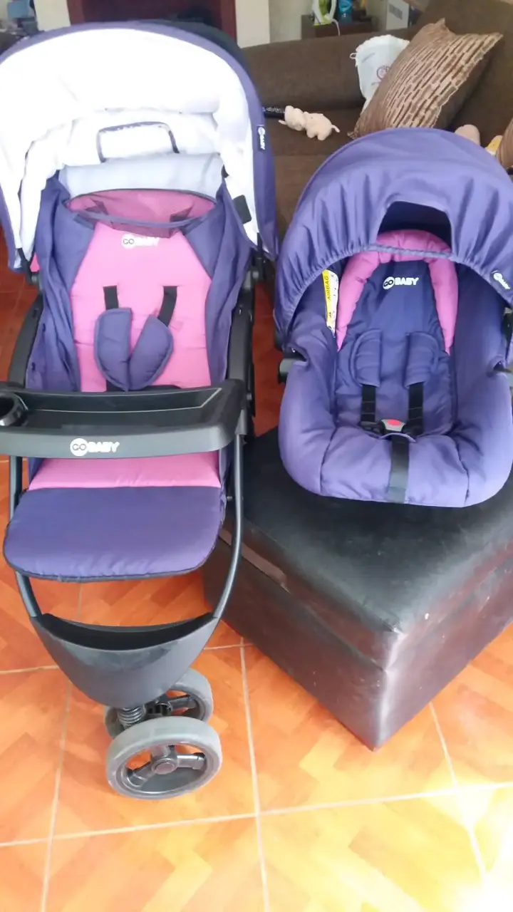 Coche de bebé con silla negra