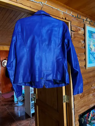 Chaqueta azul de cuero - miniatura 4