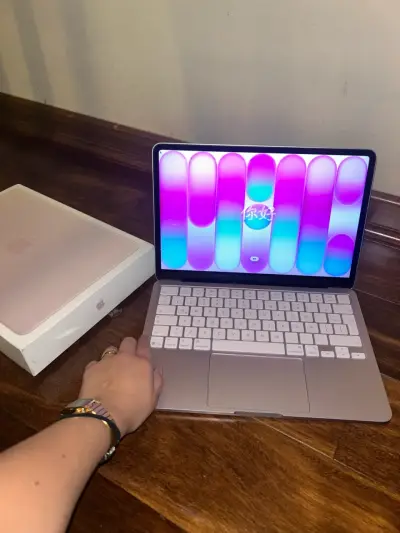 MacBook neo moderno rosado claro - miniatura 1