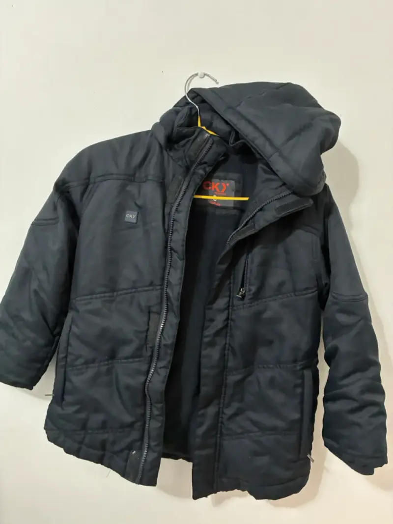 Chaqueta negra con capucha colloki talla 88 - 1