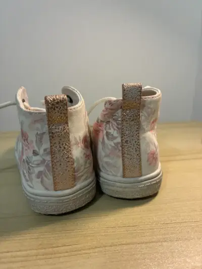 Zapatillas infantiles floreadas - miniatura 1