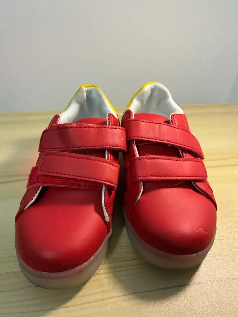Zapatillas rojas de velcro para niños - 1