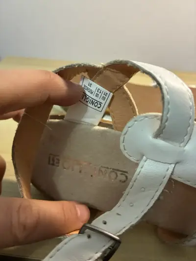 Sandalias blancas de cuero - miniatura 1