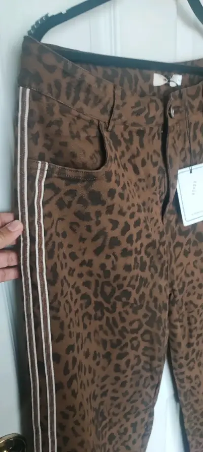 Jeans mujer animalprint con rayas laterales - miniatura 2