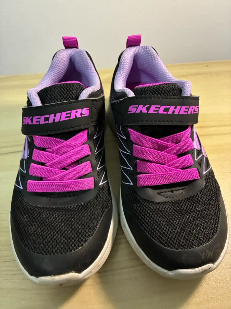Zapatillas Skechers negras y rosadas - 1