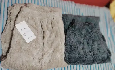 Pantalones de peluche beige y gris - miniatura 1