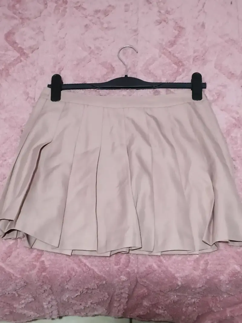Falda plisada beige