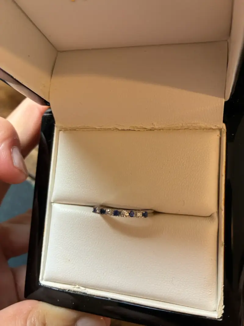 Anillo de oro blanco con diamante y zafiro - 3