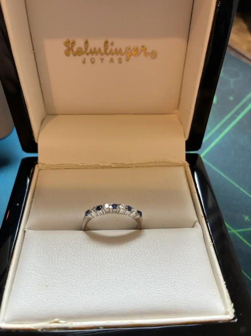 Anillo de oro blanco con diamante y zafiro - 4