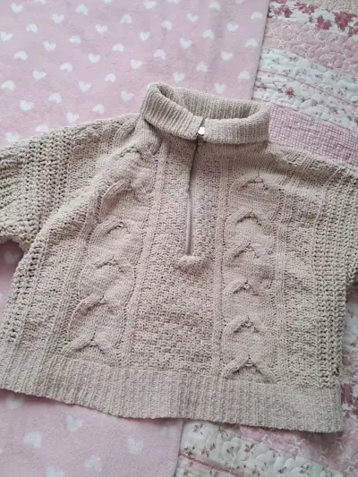 Chaleco beige con cuello alto - miniatura 1