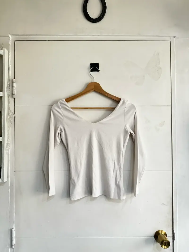 Polera blanca manga larga