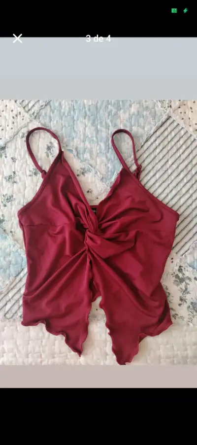 Top rojo con tirantes - miniatura 3