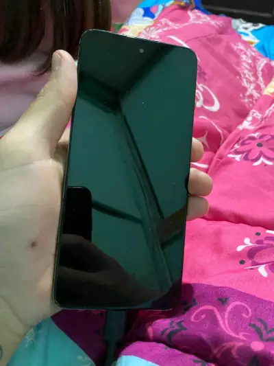 Teléfono Motorola e32 gris buen estado - miniatura 2