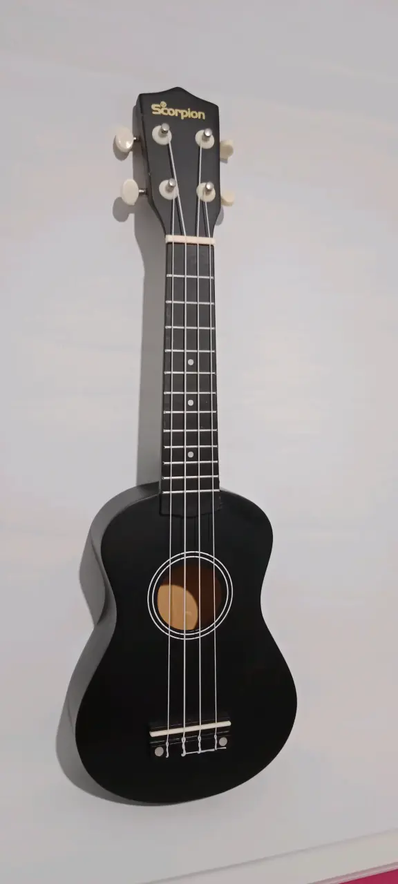 Ukulele negro Scorpion - 1