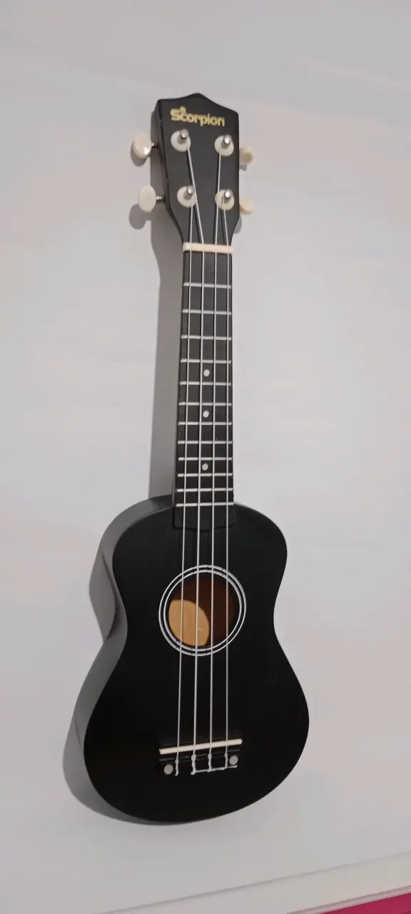 Ukulele negro Scorpion - 4