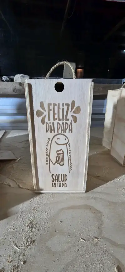 Caja de regalo con trimmer y vino - miniatura 3