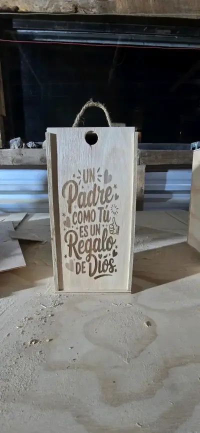 Caja de regalo con trimmer y vino - miniatura 6