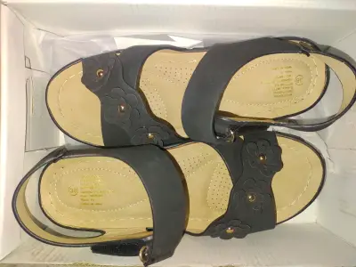 Sandalias negras con flores talla 38 - miniatura 1