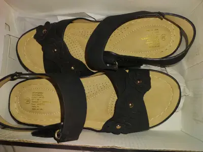 Sandalias negras con flores talla 38 - miniatura 2