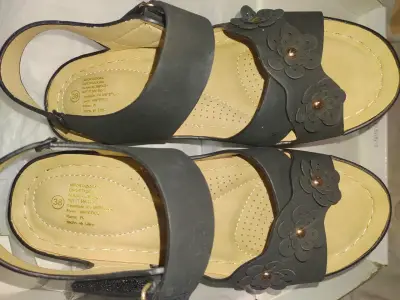 Sandalias negras con flores talla 38 - miniatura 3